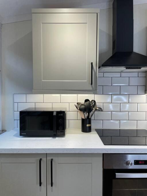 New Luxury For 2024 - Central Plymouth House - Sleeps 10 - Access To Plymouth Town - Close To The Barbican - Pets Welcome - Parking Available - By Luxe Living By Sophia Exterior foto