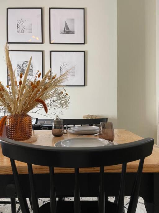 New Luxury For 2024 - Central Plymouth House - Sleeps 10 - Access To Plymouth Town - Close To The Barbican - Pets Welcome - Parking Available - By Luxe Living By Sophia Exterior foto