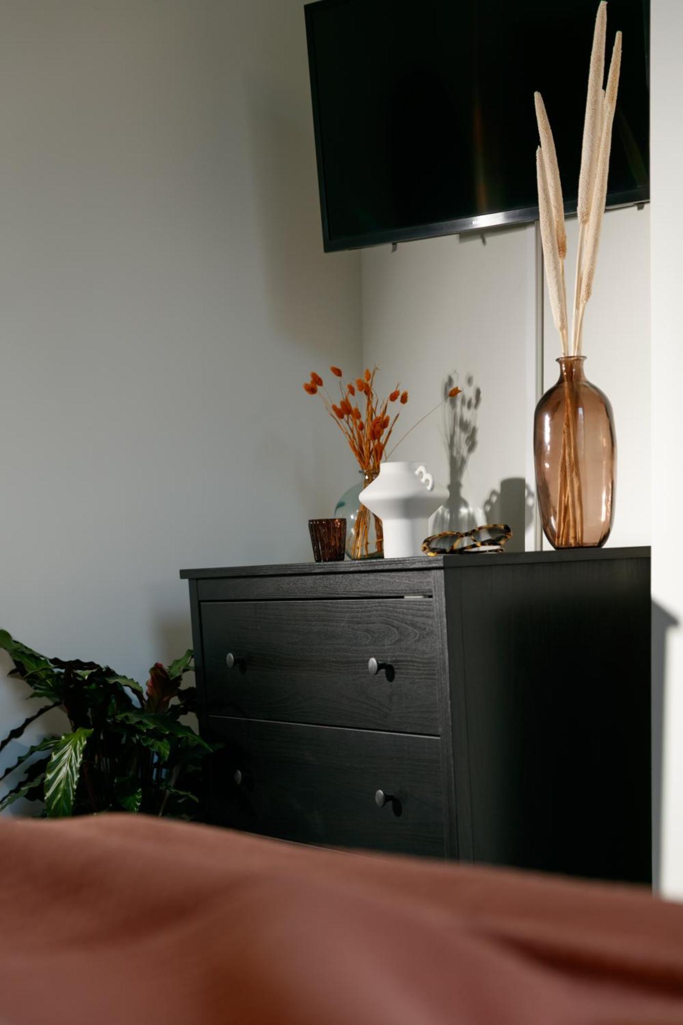 New Luxury For 2024 - Central Plymouth House - Sleeps 10 - Access To Plymouth Town - Close To The Barbican - Pets Welcome - Parking Available - By Luxe Living By Sophia Exterior foto