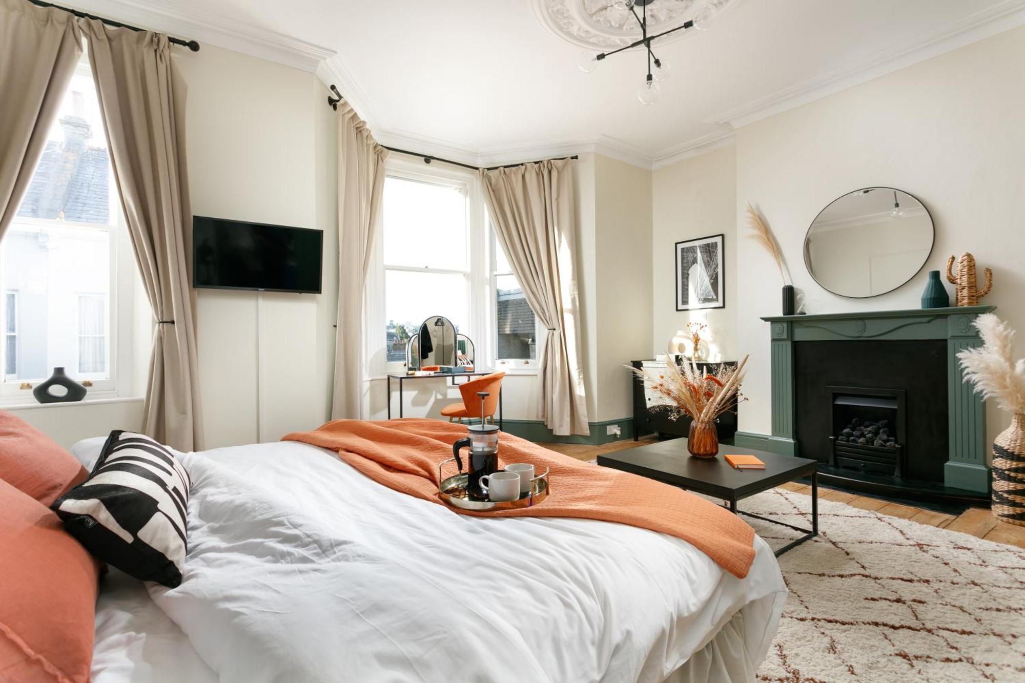 New Luxury For 2024 - Central Plymouth House - Sleeps 10 - Access To Plymouth Town - Close To The Barbican - Pets Welcome - Parking Available - By Luxe Living By Sophia Exterior foto